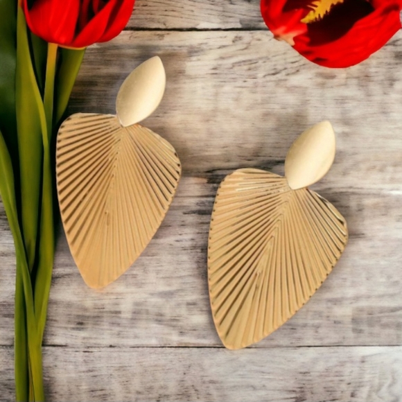 Jewelry - Textured Leaf Earrings